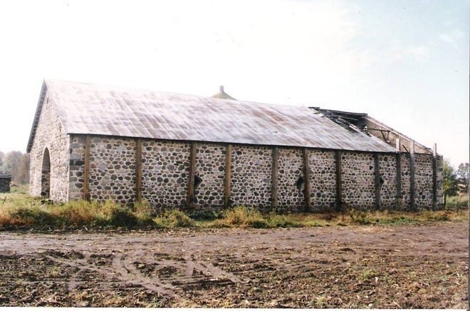 The stone barn nearly fell to ruin in the early
1990’s when the massive north wall, which is
100 ft long and 2 ft thick, began to lean outward,
causing numerous cracks throughout the
structure. Not long after, a large wind storm
blew off part of the roof.