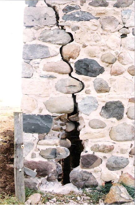The stone barn nearly fell to ruin in the early
1990’s when the massive north wall, which is
100 ft long and 2 ft thick, began to lean outward,
causing numerous cracks throughout the
structure.