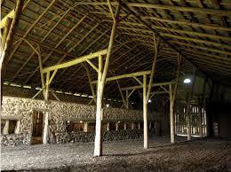 The large open area of the barn was once used for
storing farm machinery and grain. It was also used
to unload hay into the loft and thresh grain. The tamarack beams support the metal roof.